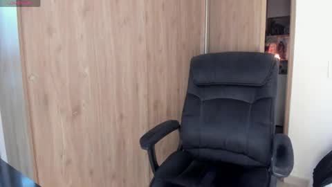 Snapshot of keyn_laurent_ chatting on 04-06-26, 01:14 Laura online show from 04-06-26, 01:14