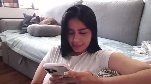 Snapshot of keyn_laurent_ chatting on 05-05-26, 04:26 Laura online show from 05-05-26, 04:26