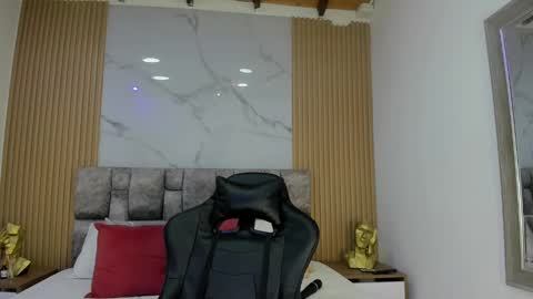 Snapshot of khalifa_fletcher chatting on 01-03-25, 06:46 khalifa online show from 01-03-25, 06:46