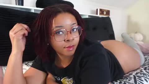 Snapshot of khayaparker chatting on 11-10-25, 07:46 Khaya online show from 11-10-25, 07:46