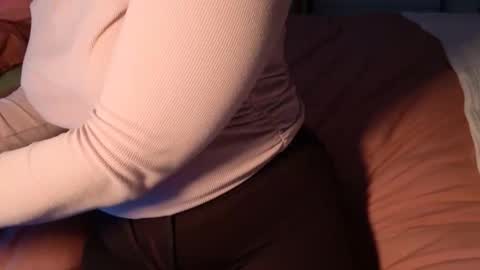 Snapshot of khloe_carter chatting on 02-16-26, 03:13 Khloe online show from 02-16-26, 03:13