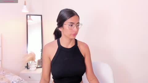 Khloe online show from 05-08-26, 01:38