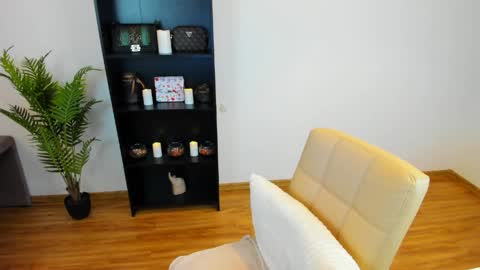 Snapshot of khloe_star chatting on 03-23-26, 01:37 Khloe online show from 03-23-26, 01:37