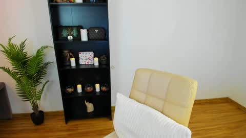 Snapshot of khloe_star chatting on 03-27-26, 01:33 Khloe online show from 03-27-26, 01:33