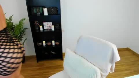 Snapshot of khloe_star chatting on 04-05-26, 12:57 Khloe online show from 04-05-26, 12:57