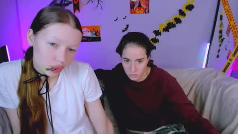 Snapshot of khloebeauty chatting on 10-29-25, 08:32 khloebeauty online show from 10-29-25, 08:32