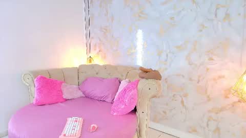Khloe online show from 06-10-26, 05:39