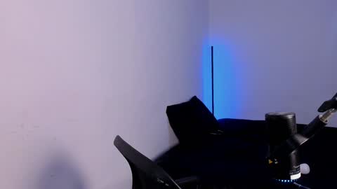Snapshot of khozler_ chatting on 12-19-24, 01:39 khozler_ online show from 12-19-24, 01:39