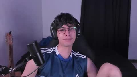 Snapshot of khozler_ chatting on 09-11-25, 12:33 khozler_ online show from 09-11-25, 12:33