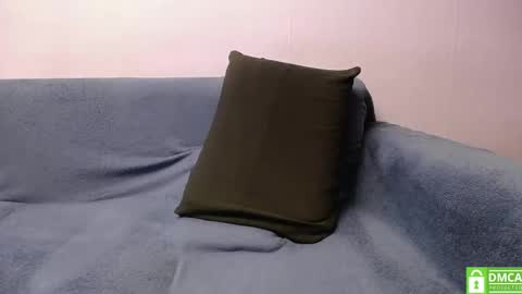 Hey Im Ivan everyday online 9am to 6pm 6 GMT Help me Reach K FollowerslPut your finger up  online show from 02-07-26, 02:59