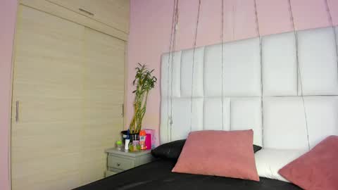    N         M online show from 09-10-25, 11:32