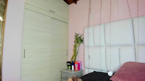    N         M online show from 09-18-25, 12:07