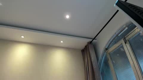    N         M online show from 10-08-25, 11:30