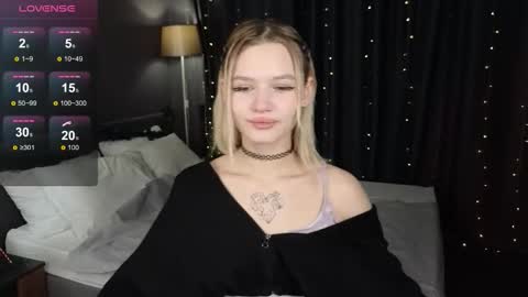 Snapshot of kiana_vision chatting on 12-21-25, 05:36 Kiana online show from 12-21-25, 05:36