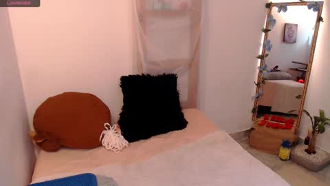 Snapshot of kiara_bermont chatting on 12-29-24, 07:00 Kiara Bermont online show from 12-29-24, 07:00