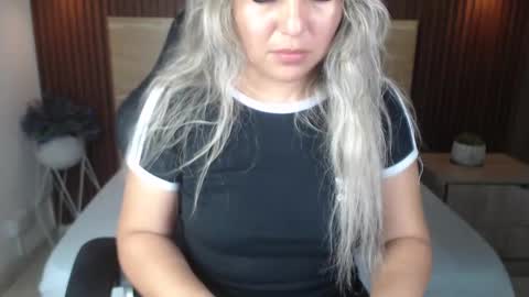 K I A R A  online show from 10-04-25, 07:56