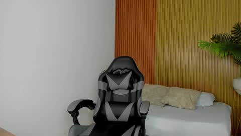 K I A R A  online show from 10-23-25, 12:48