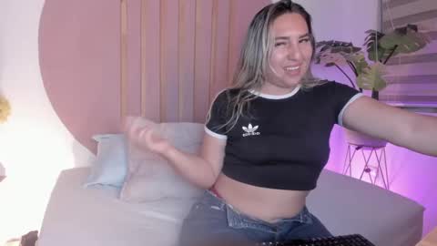 K I A R A  online show from 10-31-25, 02:45