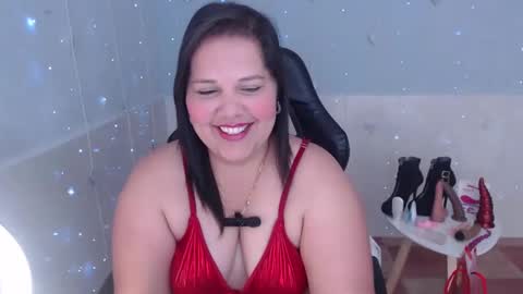 Snapshot of kiara_scottt chatting on 02-14-25, 11:42 Kiara online show from 02-14-25, 11:42