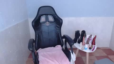 Snapshot of kiara_scottt chatting on 02-21-25, 11:33 Kiara online show from 02-21-25, 11:33