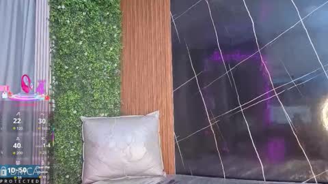 Snapshot of kiara_zahiri_ chatting on 10-21-25, 10:49 Kiara Zahiri online show from 10-21-25, 10:49