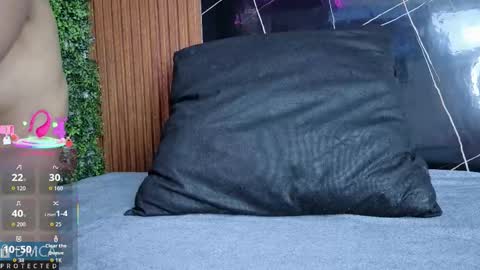 Snapshot of kiara_zahiri_ chatting on 10-28-25, 10:52 Kiara Zahiri online show from 10-28-25, 10:52