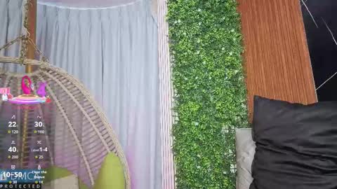 Snapshot of kiara_zahiri_ chatting on 10-30-25, 11:00 Kiara Zahiri online show from 10-30-25, 11:00