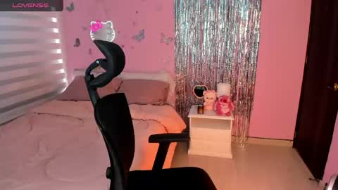 Snapshot of kiarielle chatting on 04-14-26, 08:26 Kiarielle online show from 04-14-26, 08:26