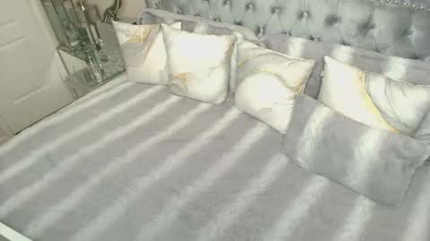 Kia Rose online show from 10-23-25, 06:23