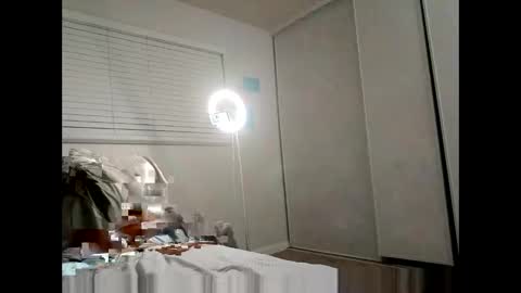 Snapshot of kibrombariu45 chatting on 04-27-26, 09:18 HunneysPlayRoom online show from 04-27-26, 09:18