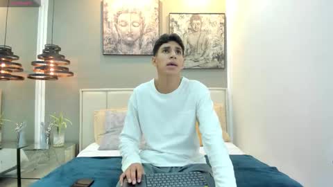 Snapshot of kieran_derek chatting on 12-14-25, 03:34 Kieran Derek online show from 12-14-25, 03:34