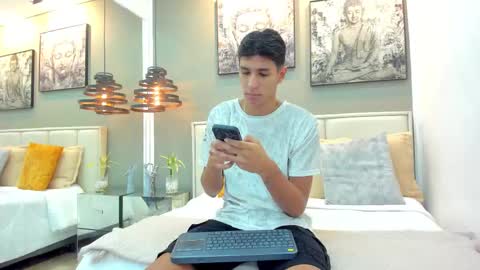 Snapshot of kieran_derek chatting on 12-17-25, 03:12 Kieran Derek online show from 12-17-25, 03:12