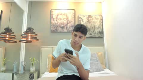 Snapshot of kieran_derek chatting on 12-21-25, 02:19 Kieran Derek online show from 12-21-25, 02:19