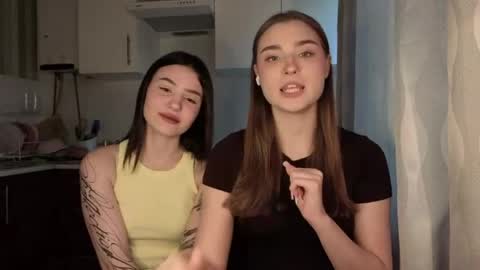 Ola my name is Lissa  Lets hit 10 Thumbs Up together   online show from 04-30-26, 02:12