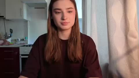 Ola my name is Lissa  Lets hit 10 Thumbs Up together   online show from 05-01-26, 06:18