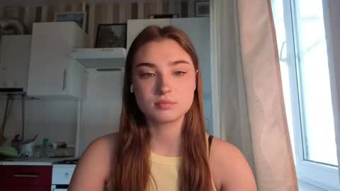 Ola my name is Lissa  Lets hit 10 Thumbs Up together   online show from 05-08-26, 05:24