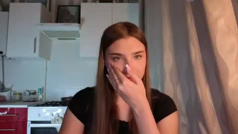 Ola my name is Lissa  Lets hit 10 Thumbs Up together   online show from 06-18-26, 03:16