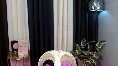 Im Mia online show from 09-30-25, 06:40