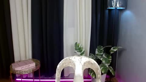 Im Mia online show from 10-12-25, 11:09