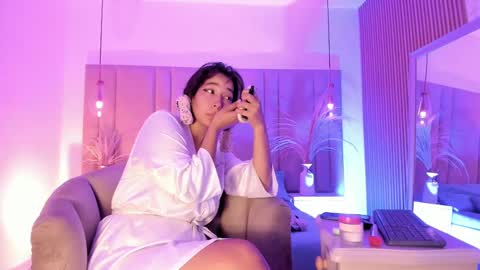 Snapshot of kiiimthompson chatting on 03-09-25, 01:04 Kim Thompson online show from 03-09-25, 01:04