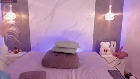 Snapshot of kiiimthompson chatting on 10-12-25, 05:23 Kim Thompson online show from 10-12-25, 05:23