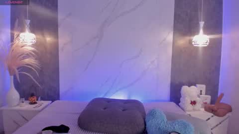 Snapshot of kiiimthompson chatting on 10-15-25, 04:18 Kim Thompson online show from 10-15-25, 04:18