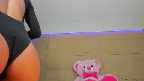 Snapshot of kiimcooper chatting on 02-22-25, 10:07 KIM COOPER online show from 02-22-25, 10:07