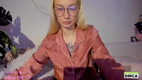 Snapshot of kiki_cute__ chatting on 09-26-25, 07:40 Kiki online show from 09-26-25, 07:40