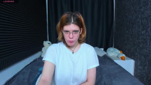 Snapshot of kiki_krash chatting on 02-17-25, 01:10 Kiki online show from 02-17-25, 01:10