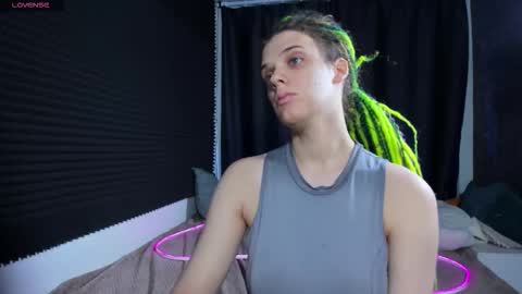 Kiki online show from 10-21-25, 10:27