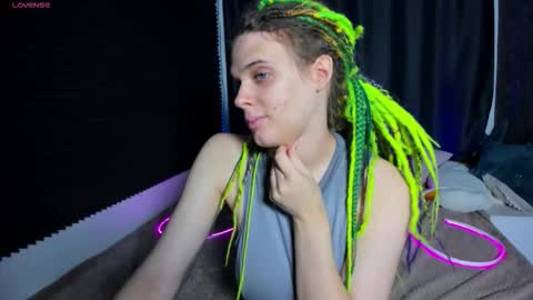 Kiki online show from 10-23-25, 10:36