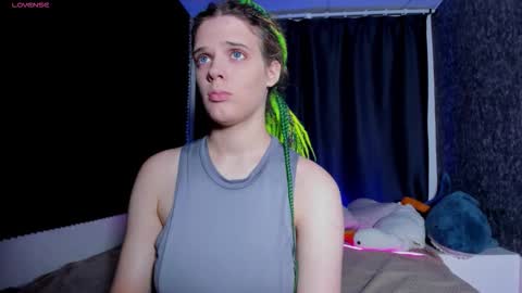 Kiki online show from 10-25-25, 10:01