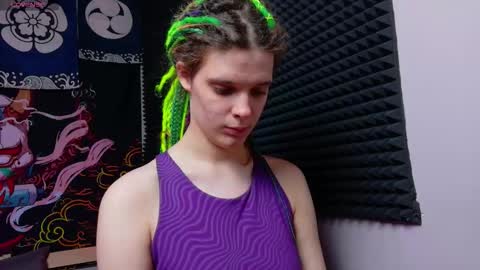 Kiki online show from 11-28-25, 10:07