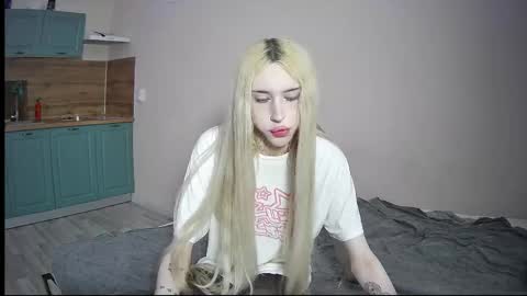 Kiki  online show from 10-06-25, 03:48